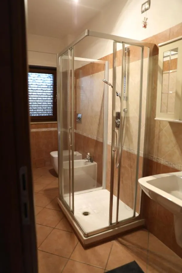 Villa Mercedes Roma 0*,  Italia
