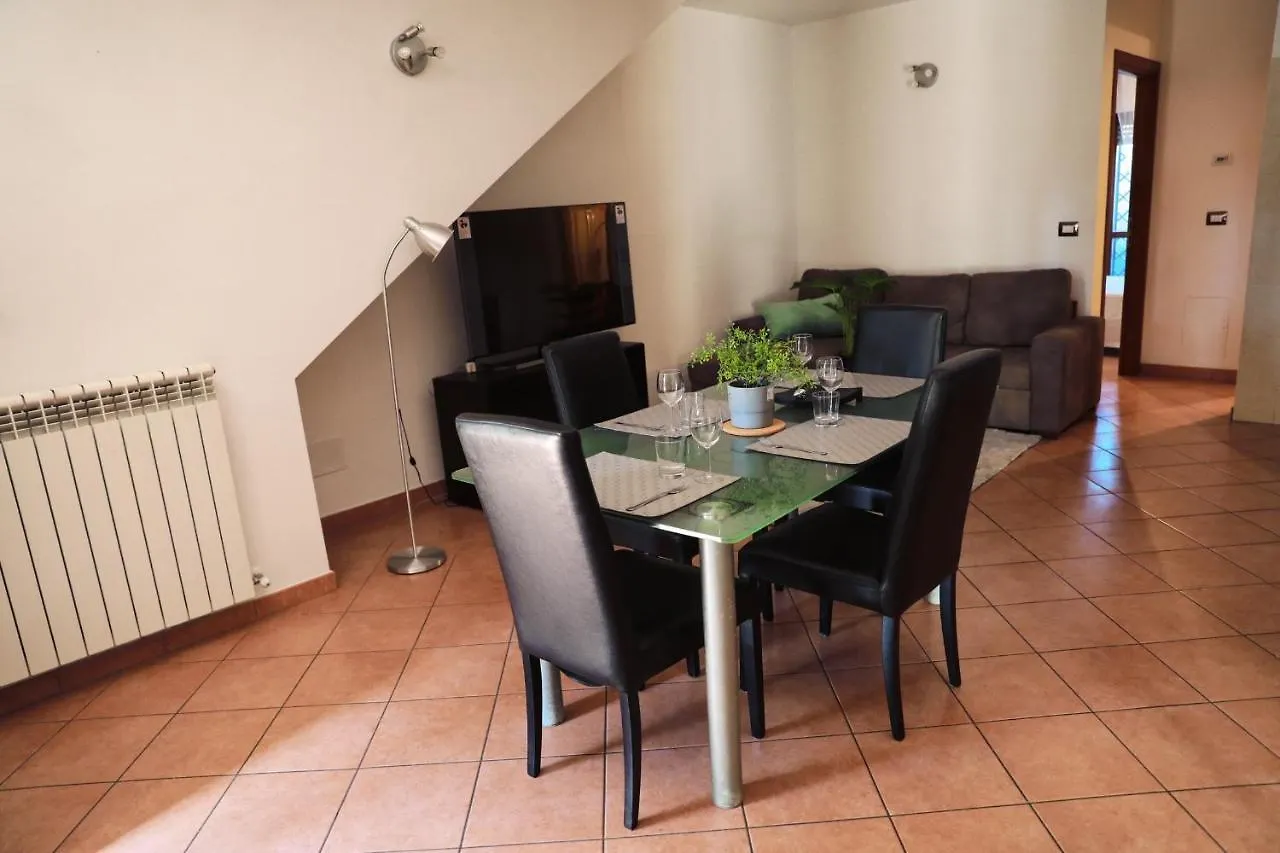 Villa Mercedes Roma 0*,  Italia